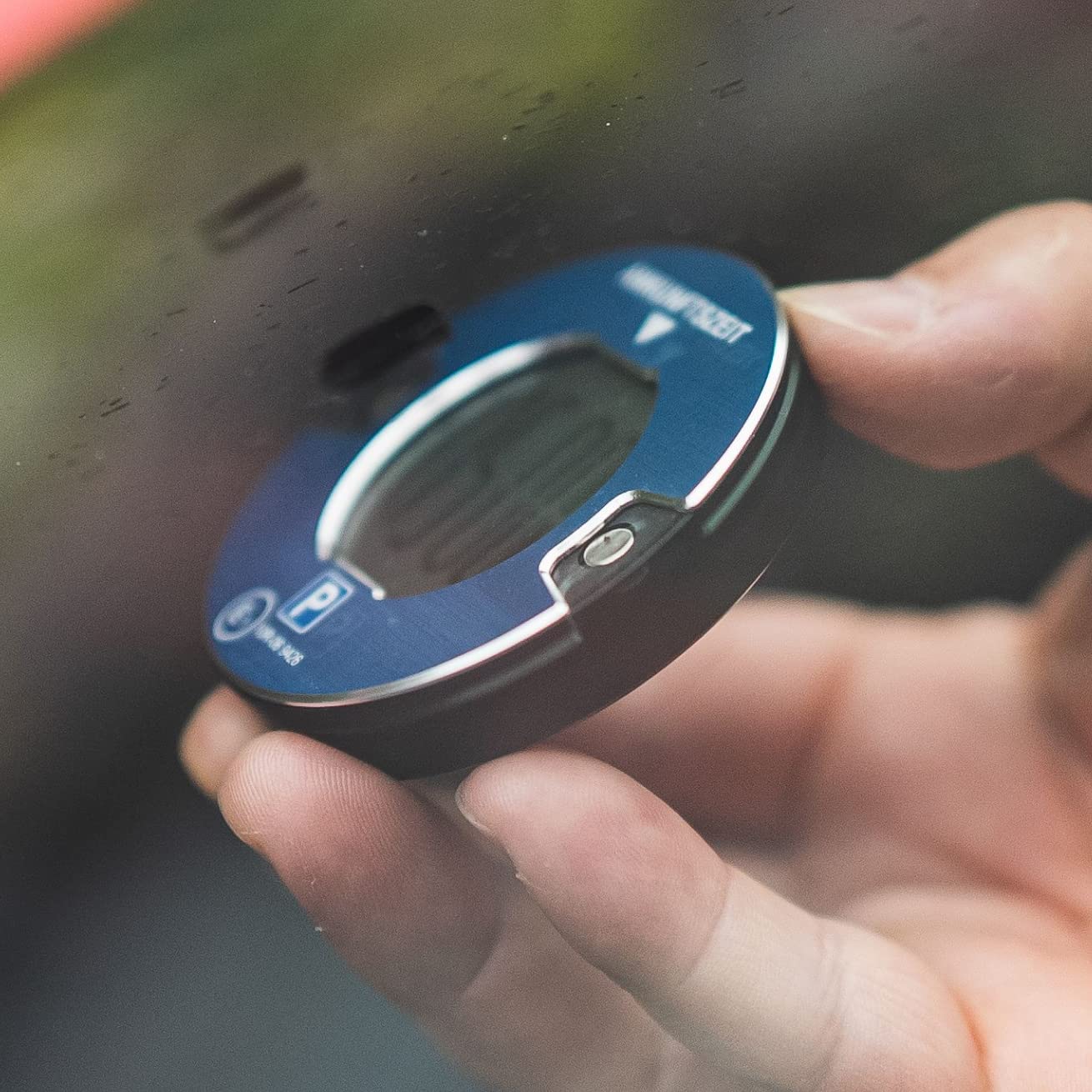 OOONO P-DISC NO1 - Electronic parking disc with approval for cars - Automatic digital parking disc electric with approval from the KBA according to StVO - Electric parking meter car approved 
